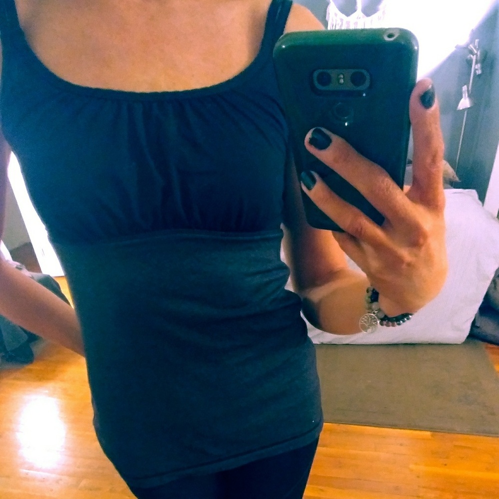 LULULEMON black and grey top