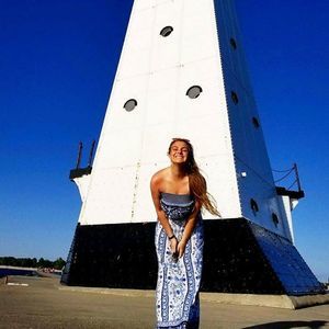 Meet your Posher, Larissa