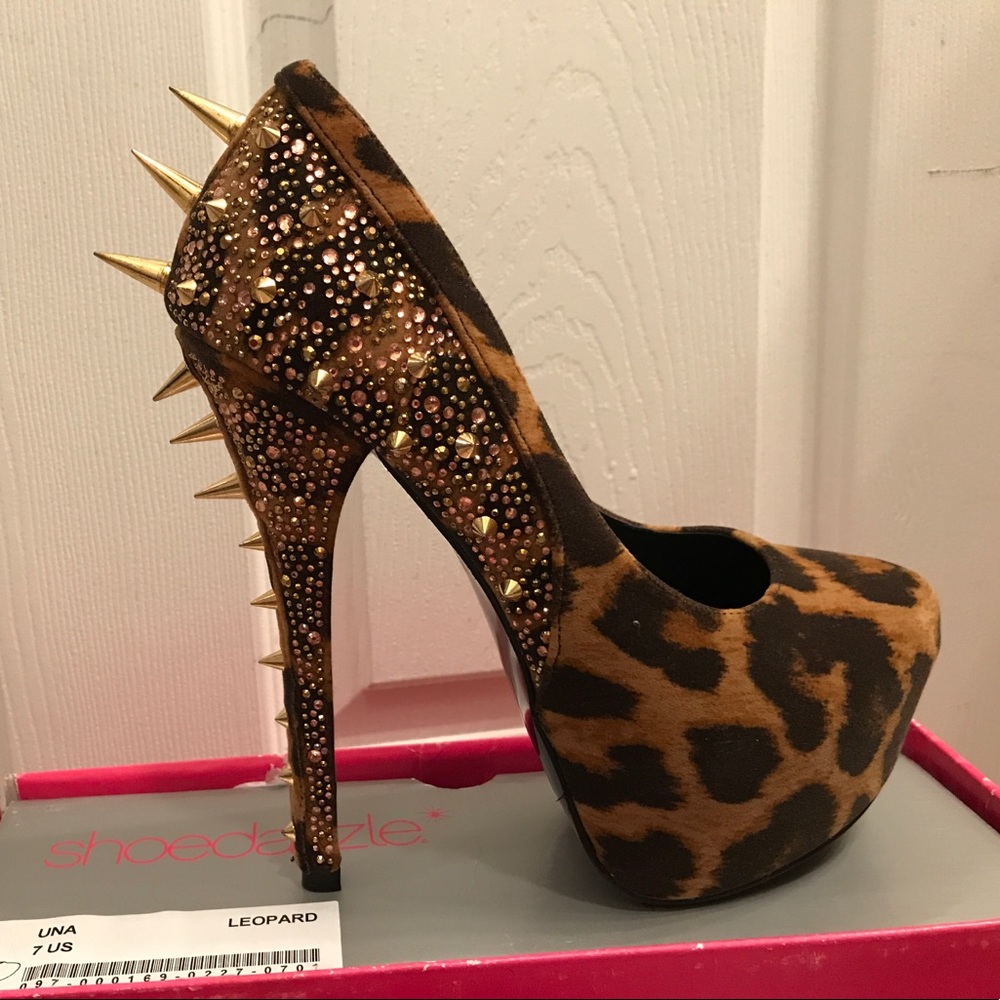 Brand New.Shoedazzle Cheetah print Platform Pumps