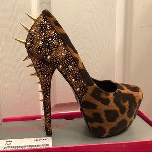 Brand New.Shoedazzle Cheetah print Platform Pumps