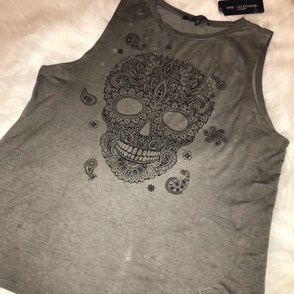 NWT Skull Print shirt with holes