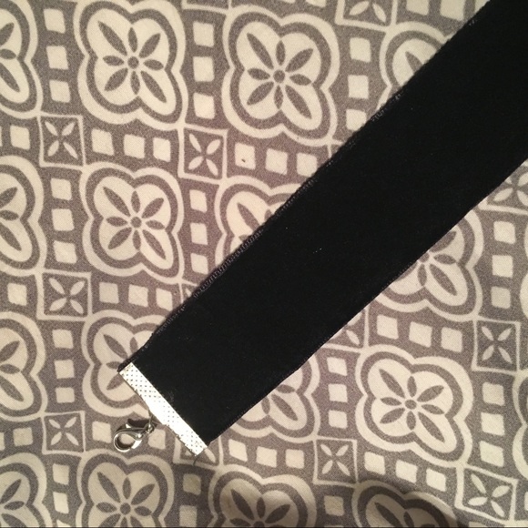 (R2) Unicorn Choker Necklace - Picture 4 of 4