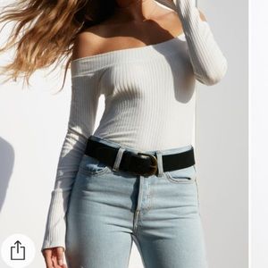 Silence Noise Off-the-Shoulder Rib Knit Tee