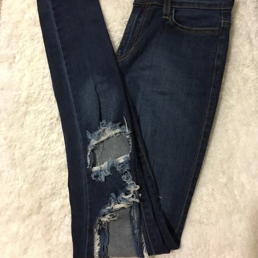 FashionNova distresses denim