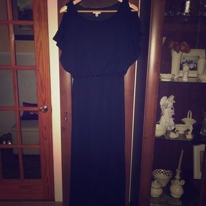 Black maxi dress with cut-out short sleeves