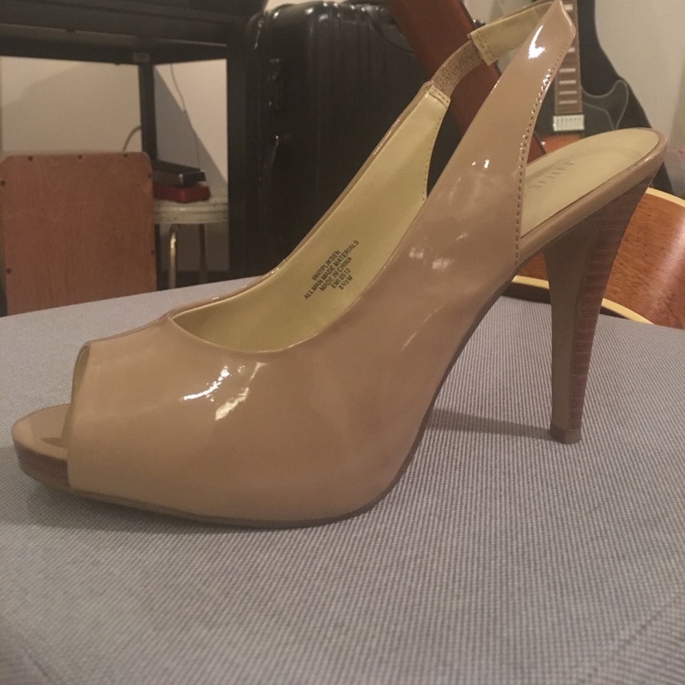 Nude Nine West heels 8 1/2 8.5 in great condition