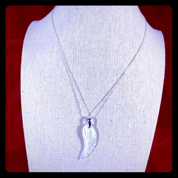 NWT | 18" SS Pearl Angel Wing Necklace - Picture 2 of 3