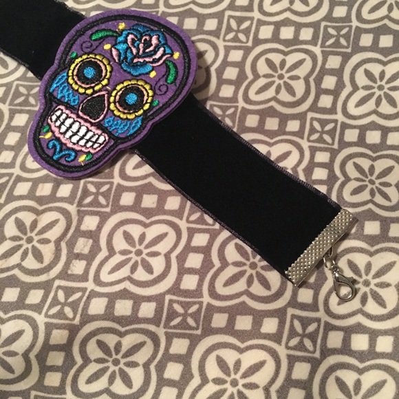 (R2) Purple Sugar Skull Choker - Picture 3 of 4