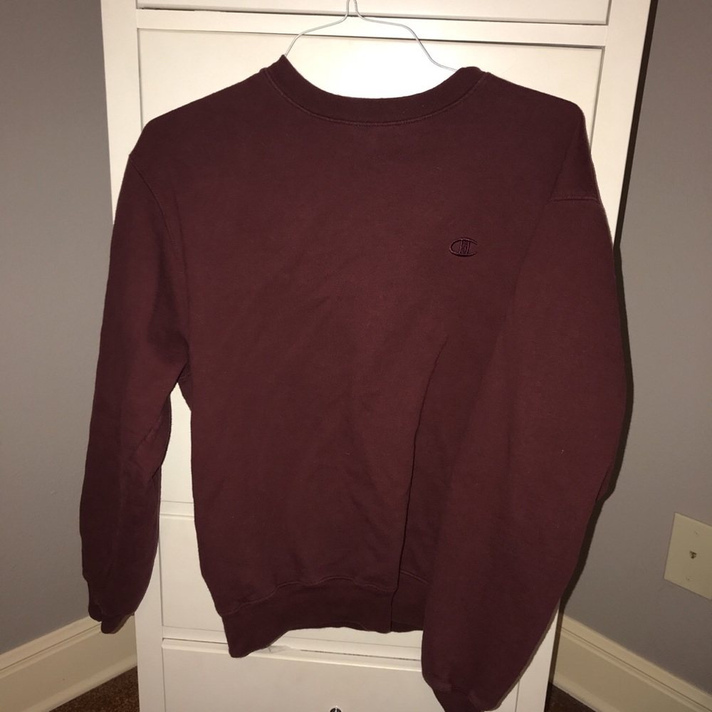maroon champion sweatshirt! great condition