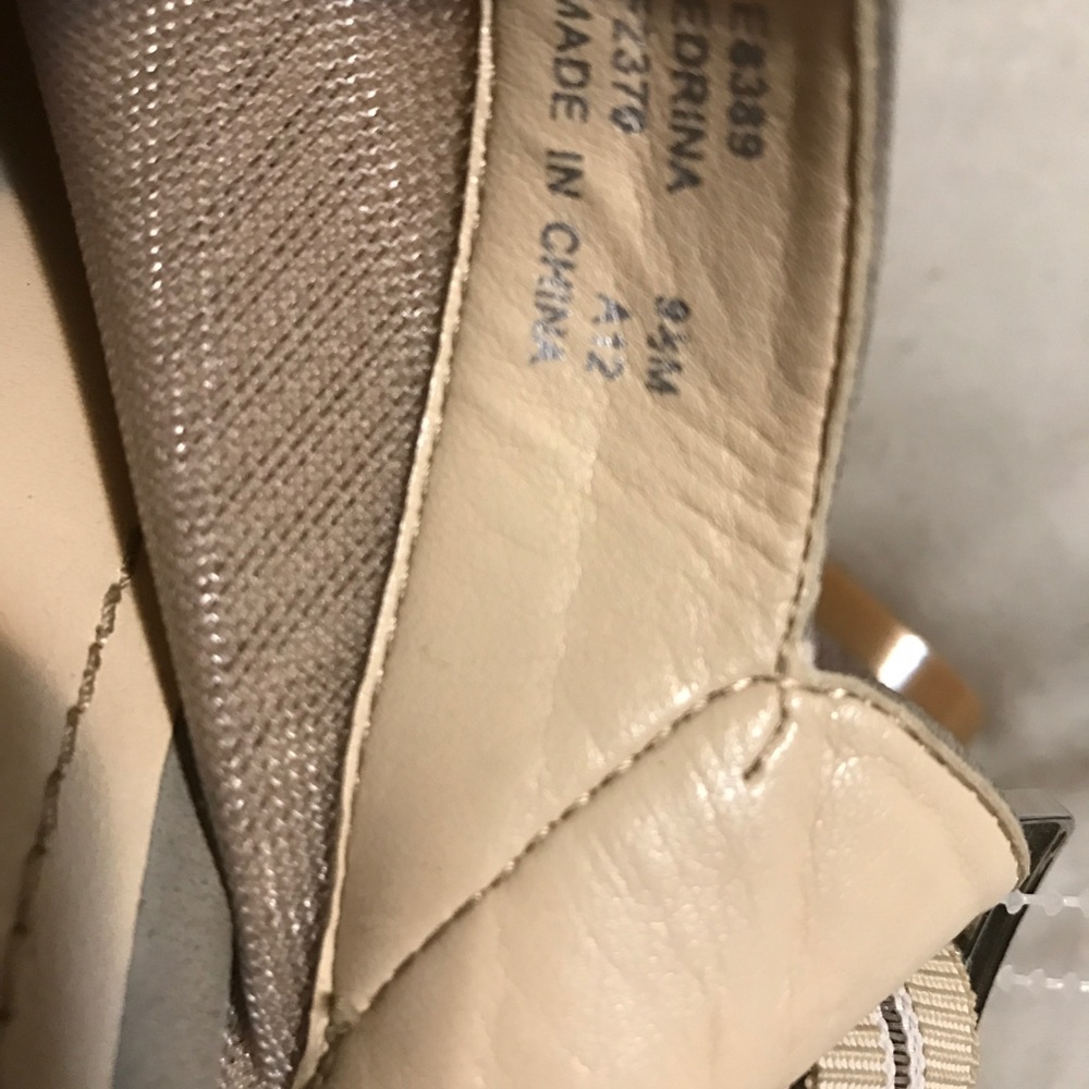 Calvin Klein 9.5 - Picture 4 of 4