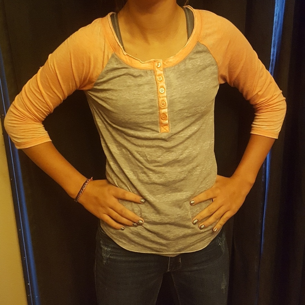 Quarter length gray and peach shirt