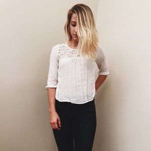White top/blouse