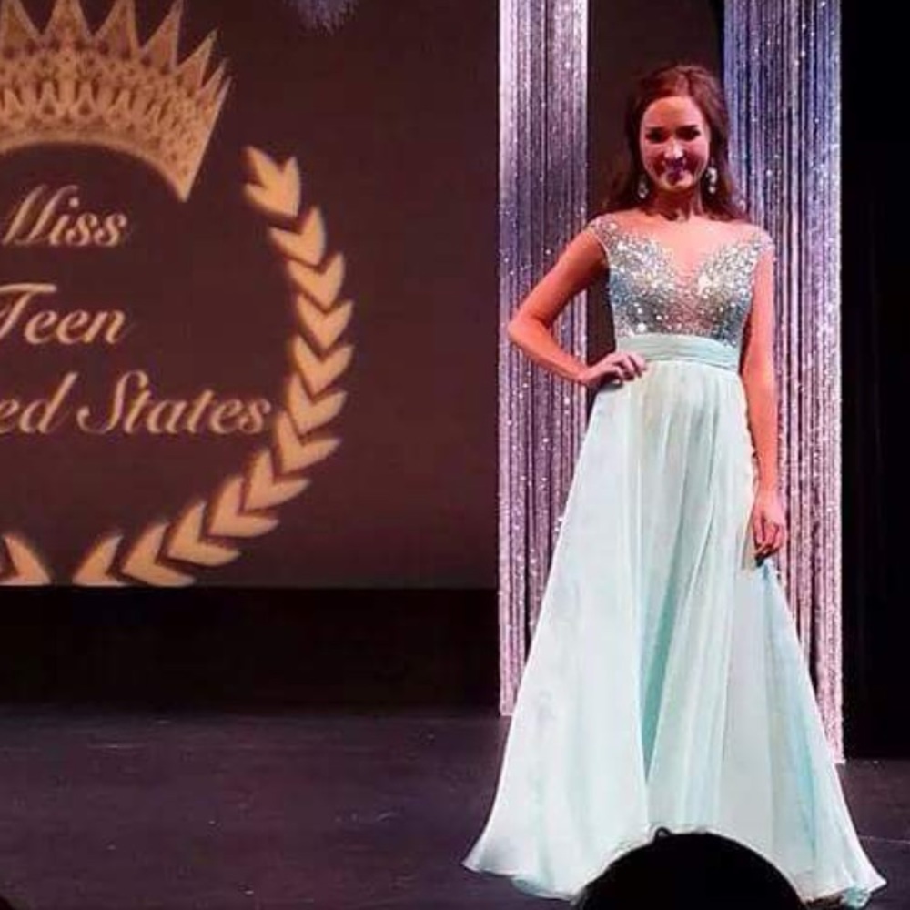 La Femme mint prom gown size 0 Sherri hill