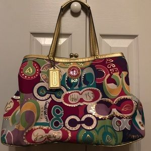 Gently used Coach bag. Good condition.