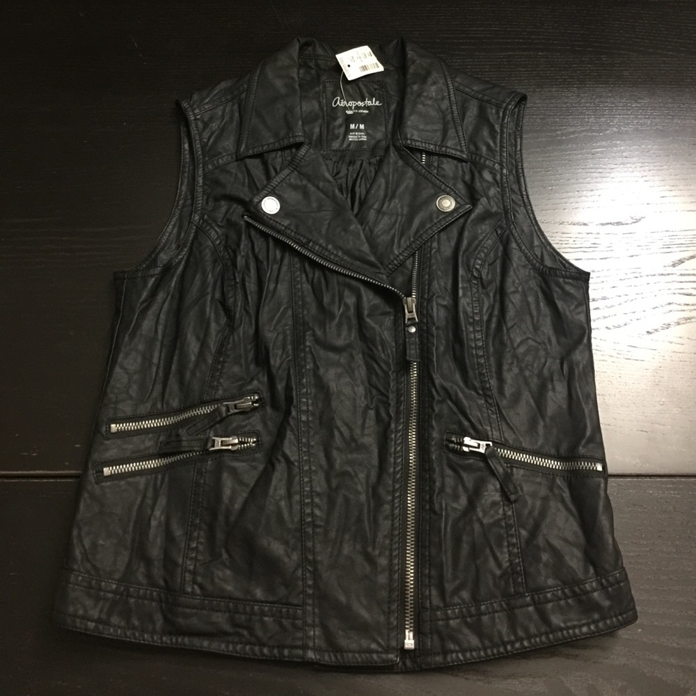 *FIRM! LEATHER LIKE VEST