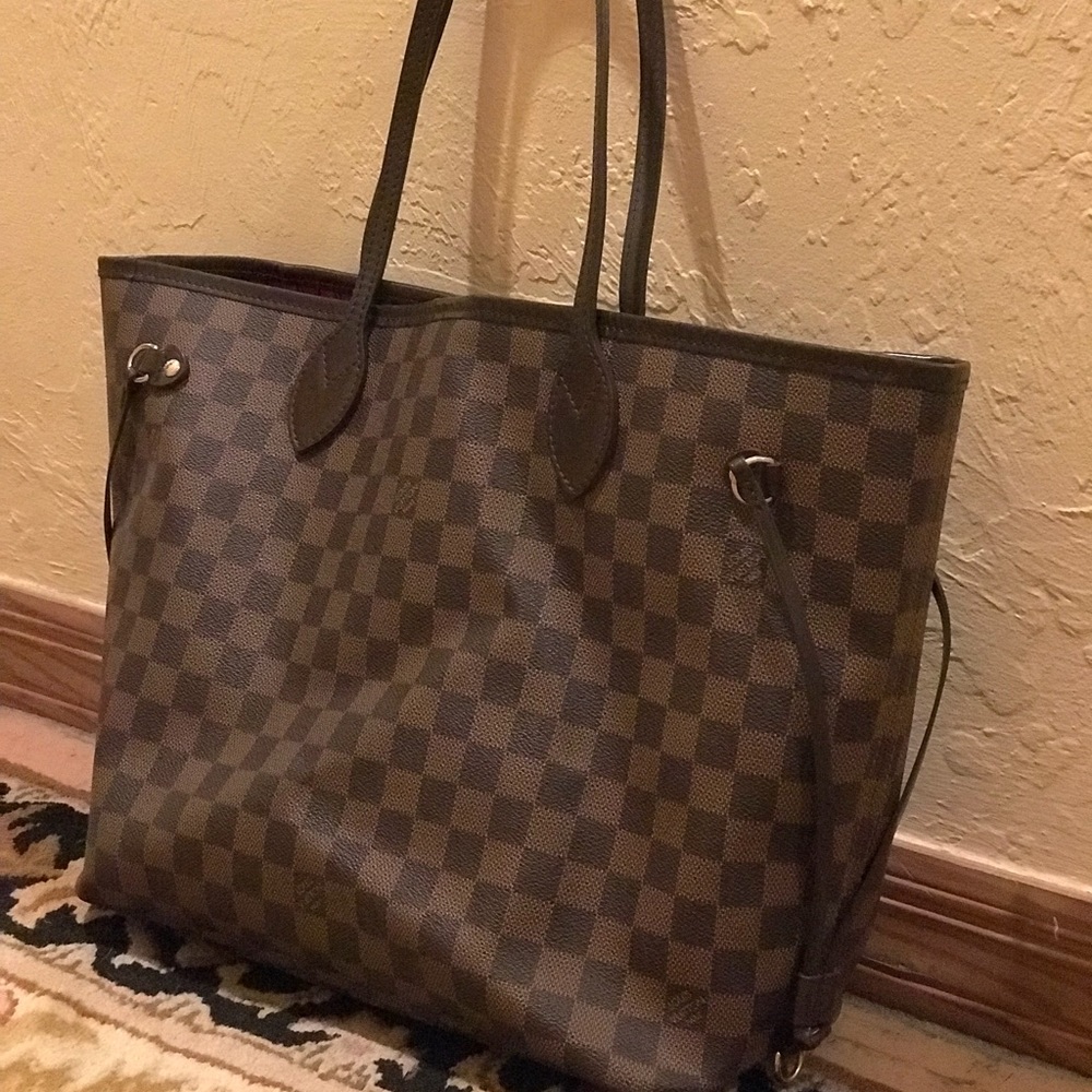 Louis Vuitton never full bag