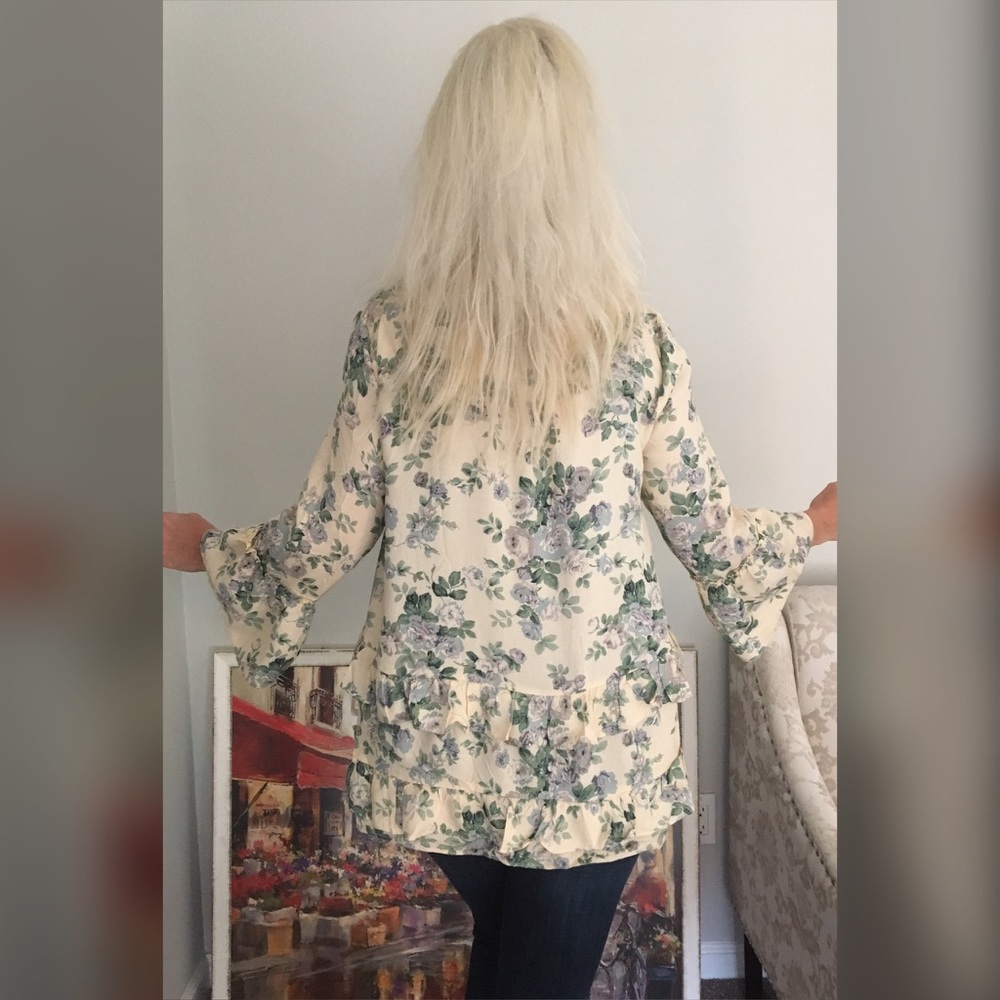 LAST 1! 😘Stunning tie front Ruffle top! - Picture 3 of 5