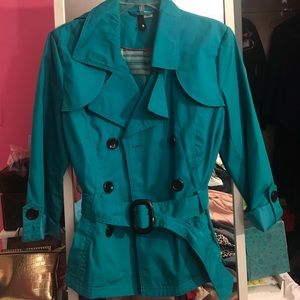 H&M’s women’s Short Trench Coat w/ roll up sleeves