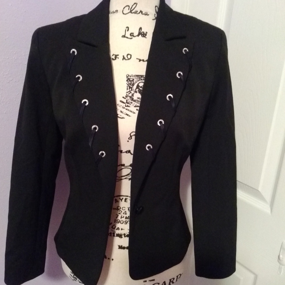 Chic Black Jacket - image 1