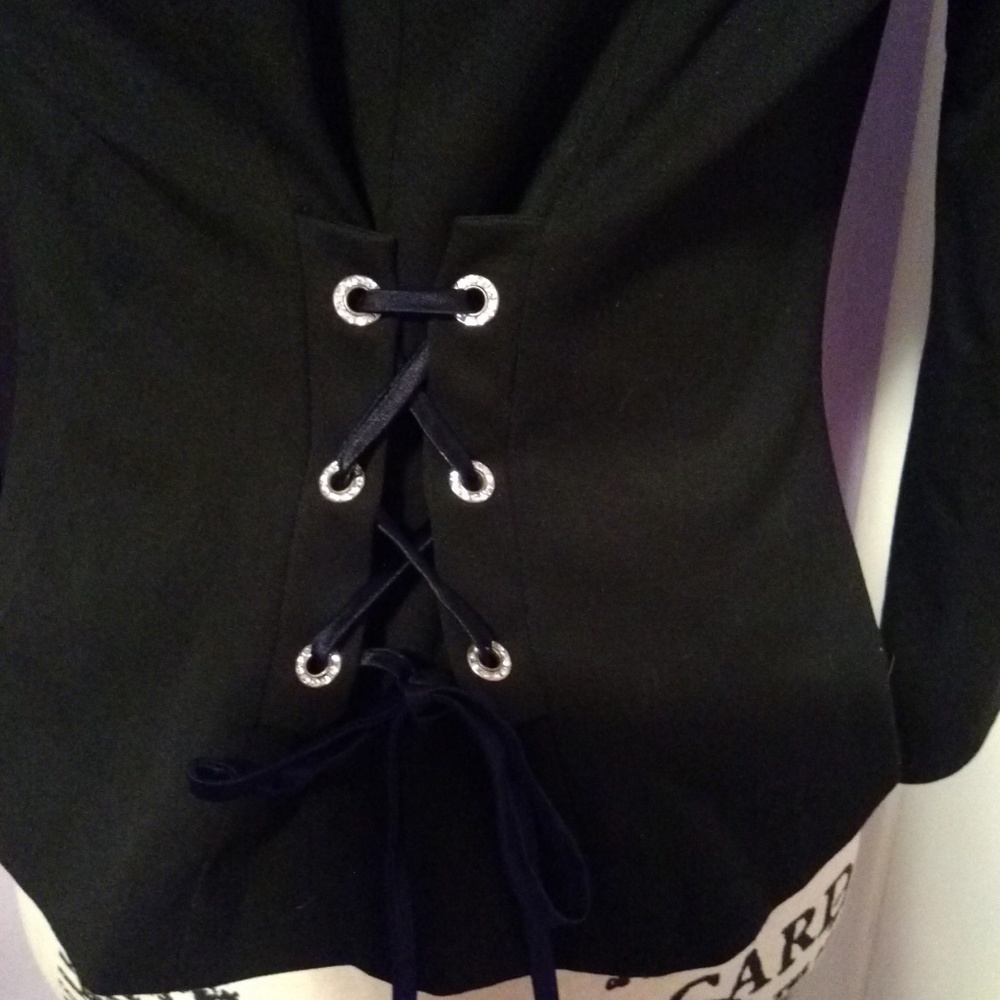 Chic Black Jacket - image 5