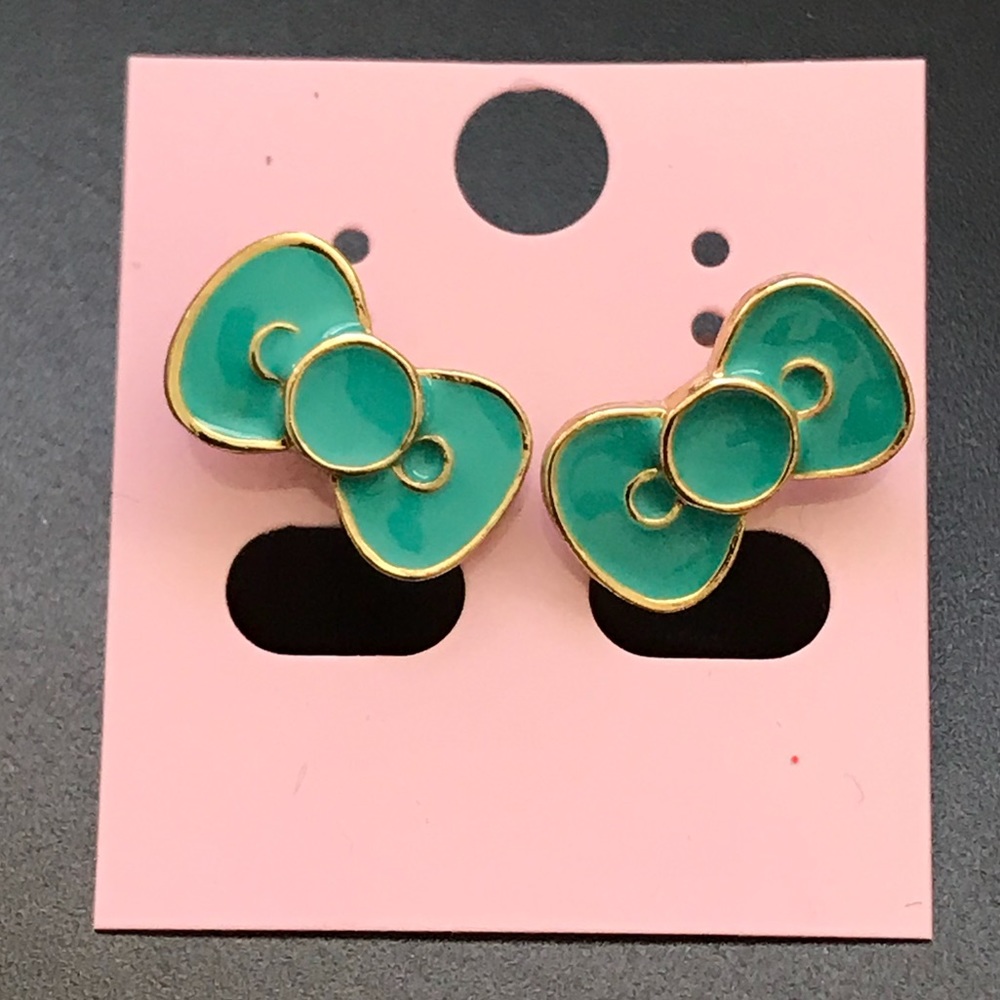 Hello kitty bow earrings