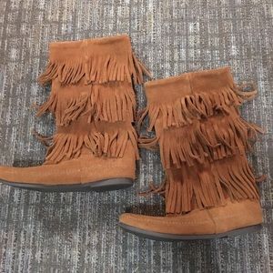 Minnetonka 3-Layer Fringe Brown Boots SIZE 7