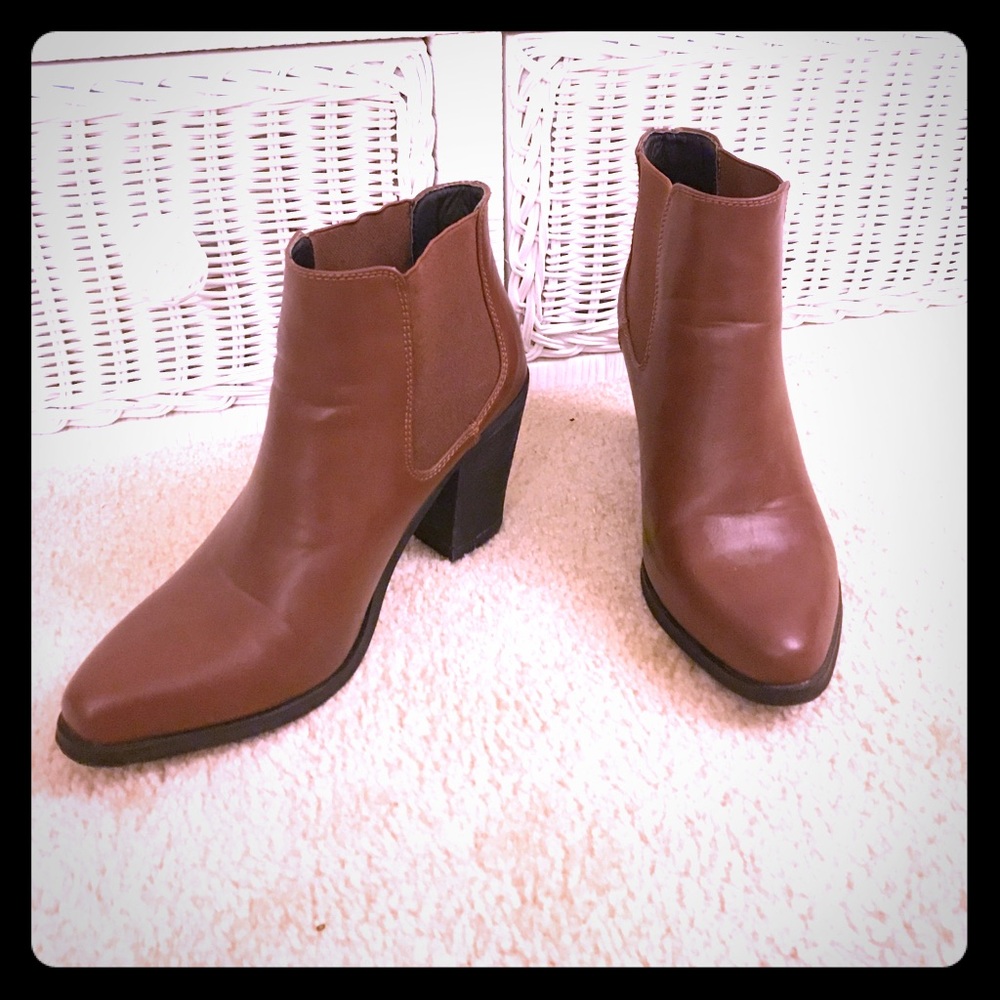 Beautiful brown leather fall booties!