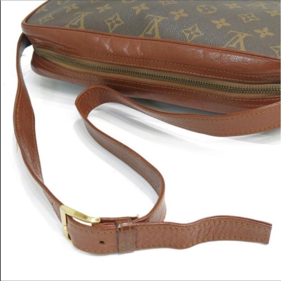 Authentic Louis Vuitton Messanger Bag - Picture 2 of 4