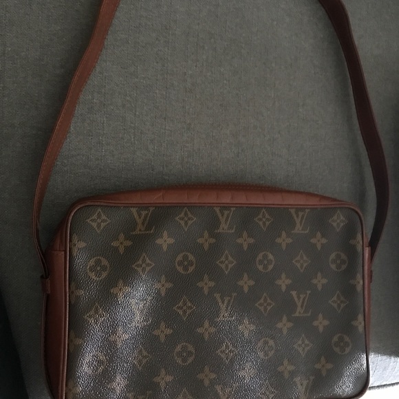 Authentic Louis Vuitton Messanger Bag - Picture 3 of 4