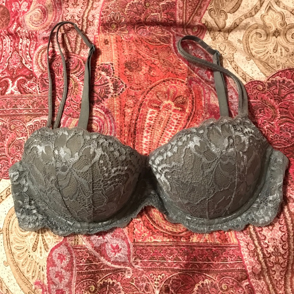 Victoria’s Secret Pink 32C LIGHTLY used Bra!