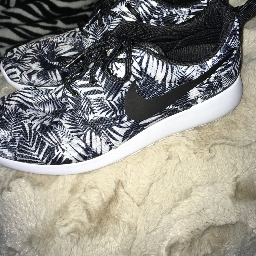 Brand new Nike Roshes