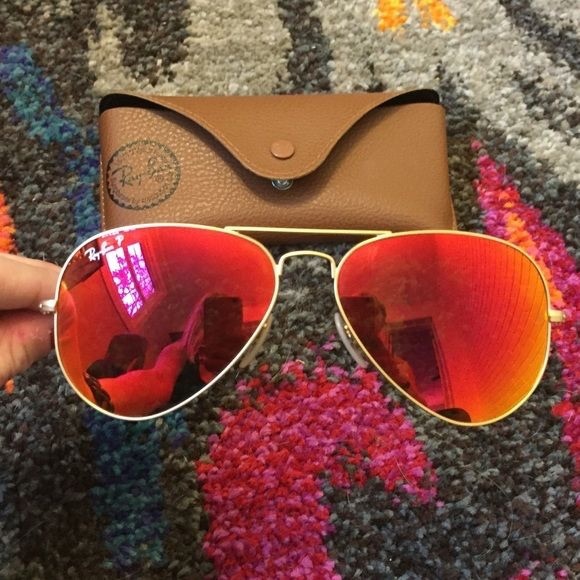 Women’s Aviator Ray Bans - Picture 1 of 4