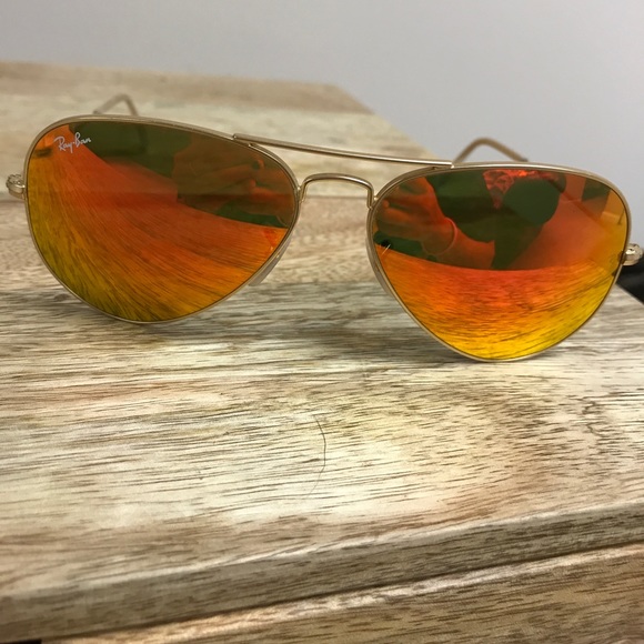 Women’s Aviator Ray Bans - Picture 2 of 4