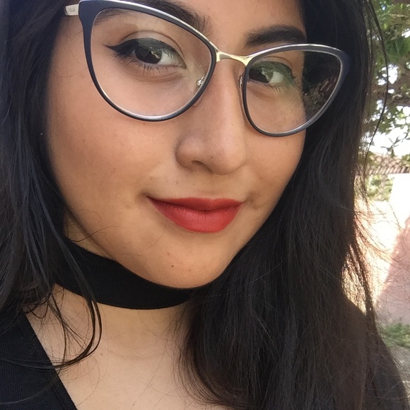 Meet your Posher, Emely - Picture 2 of 2