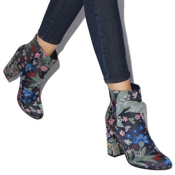 Brocade bootie - Picture 2 of 2