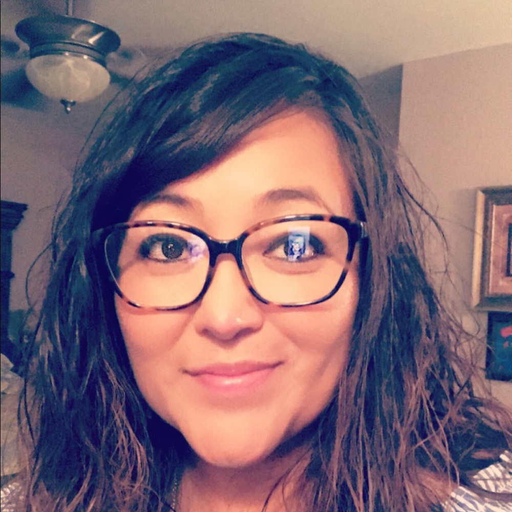 Meet your Posher, Carolina