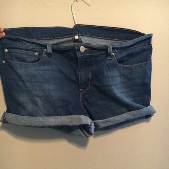 Levi Jean Shorts - Picture 1 of 3