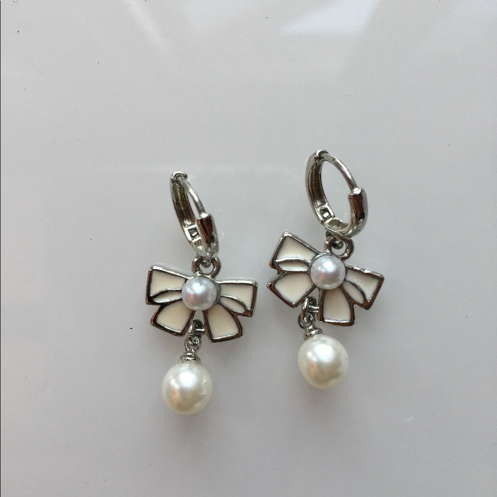 Bow and pearl earrings