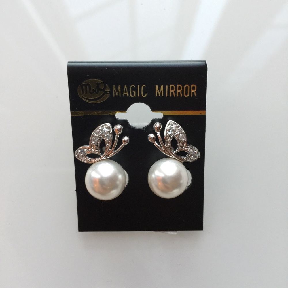 Butterfly pearl earrings