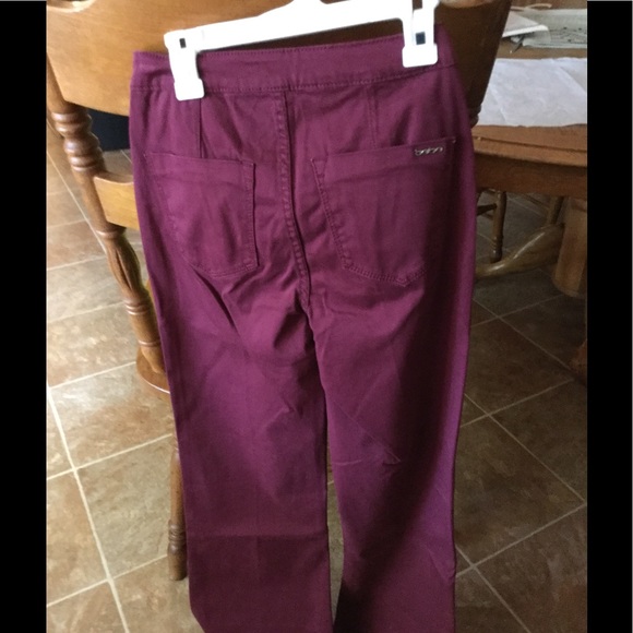 Hot shot pants!!! - Picture 3 of 4