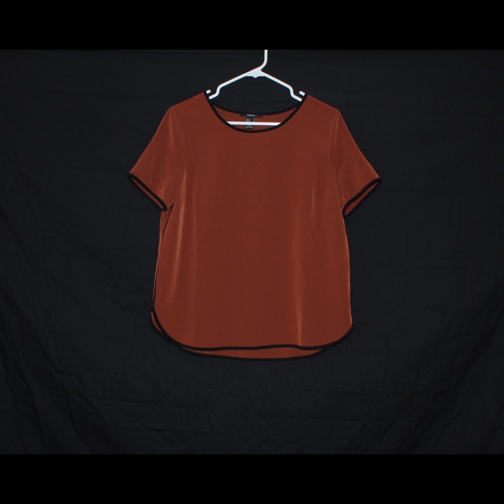 Red/orangish top