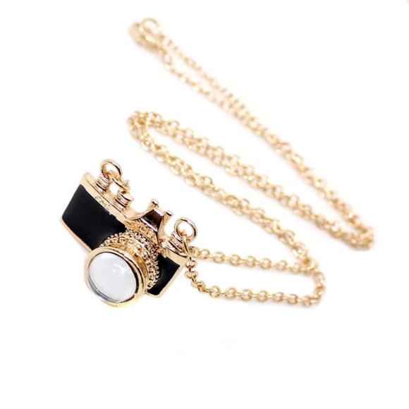 Black and gold camera necklace camera 🎥 - Picture 2 of 4
