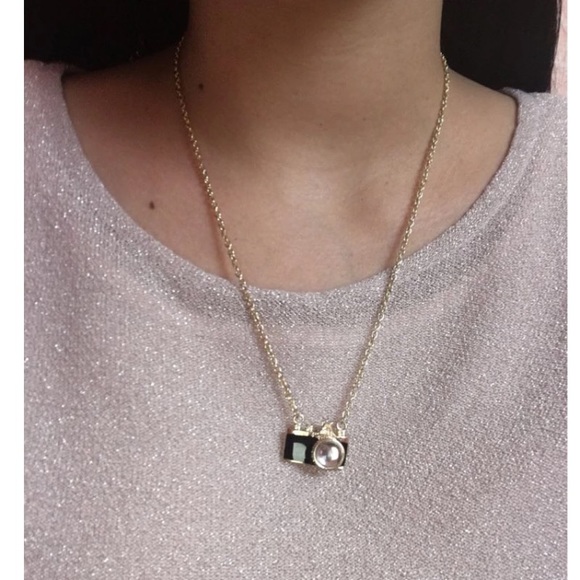 Black and gold camera necklace camera 🎥 - Picture 3 of 4