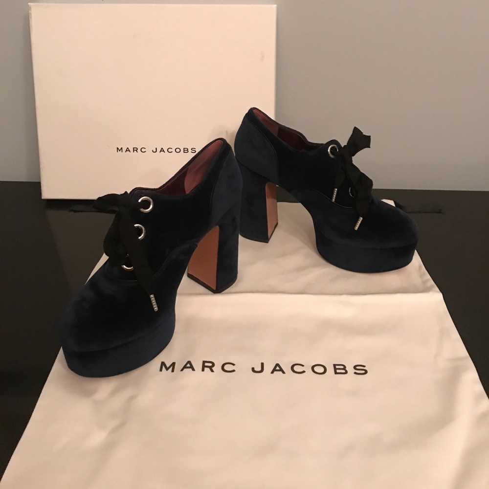 SOLD Marc Jacobs Beth Velvet Oxford Platform Pumps - Picture 3 of 7