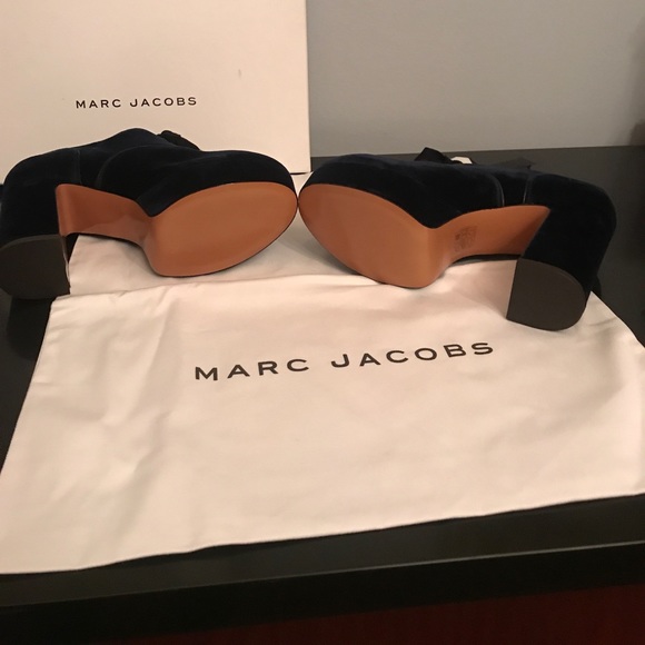 SOLD Marc Jacobs Beth Velvet Oxford Platform Pumps - Picture 6 of 7