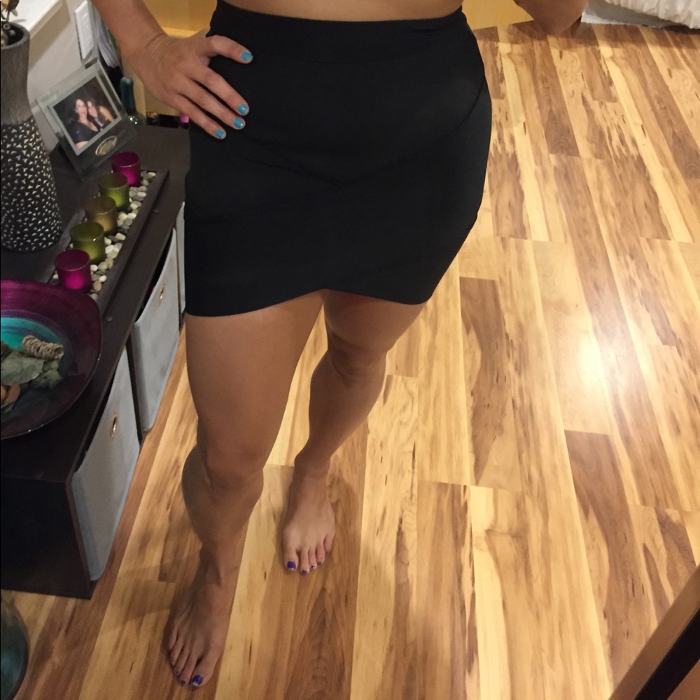 Black bodycon skirt