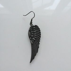 Single wing earring
