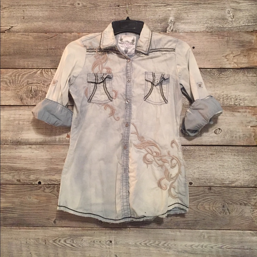 Women’s Roar button down shirt, great condition!