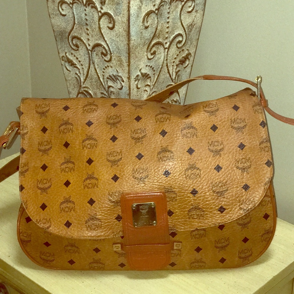 TRADED MCM LARGE MESSENGER BAG