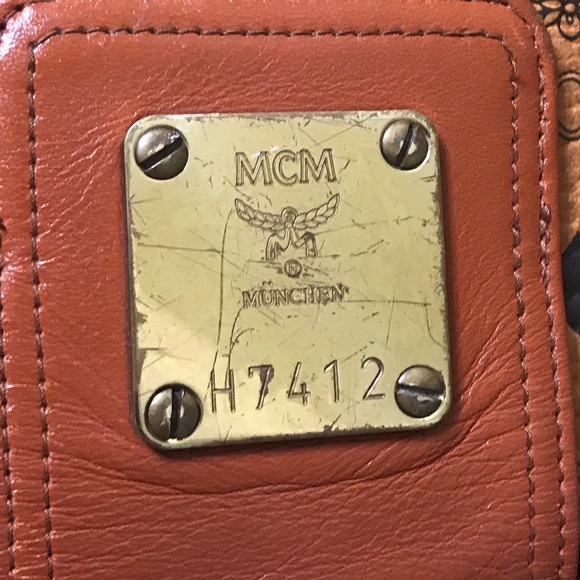 TRADED MCM LARGE MESSENGER BAG - Picture 5 of 8